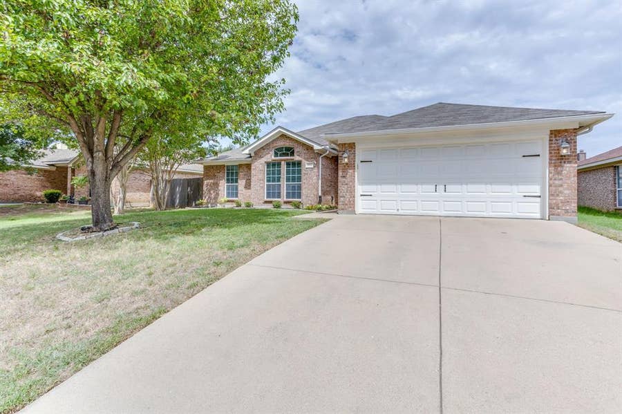 Property photo for 1020 Thistle Meade Circle, Burleson, TX
