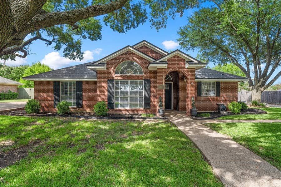 Property photo for 112 Briar Ridge Drive, Hewitt, TX