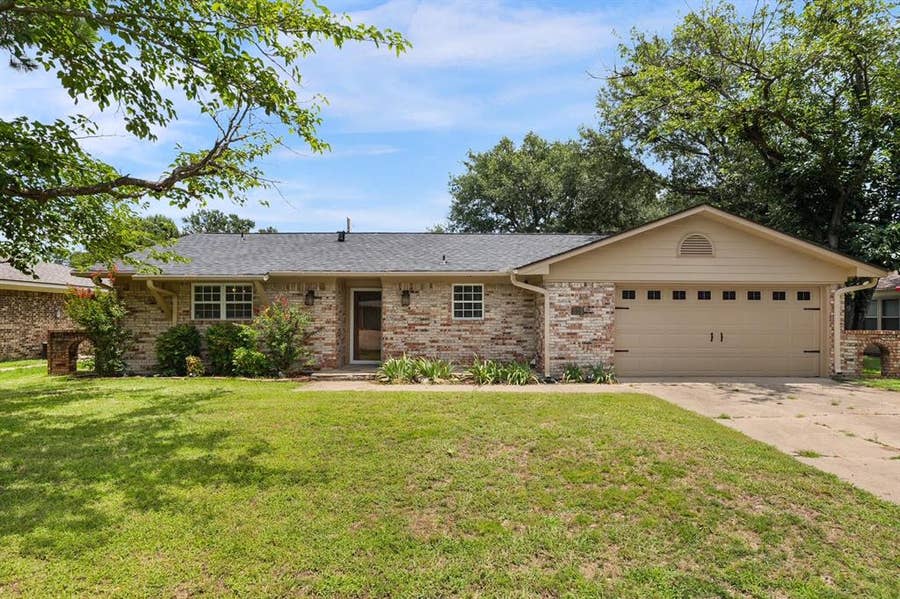 Property photo for 513 Quail Run Street, Greenville, TX