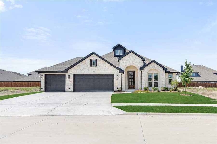 Property photo for 325 London Drive, Lavon, TX