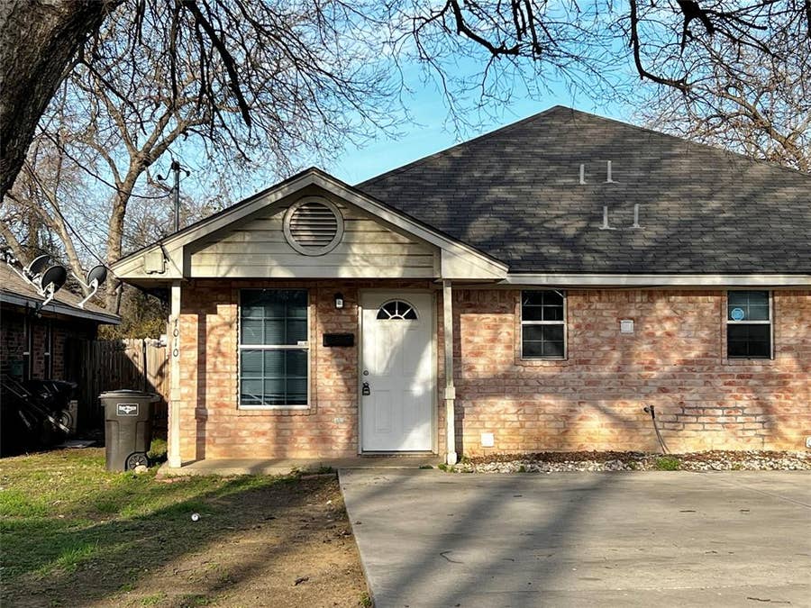 Property photo for 1010 S Retta Street, Fort Worth, TX