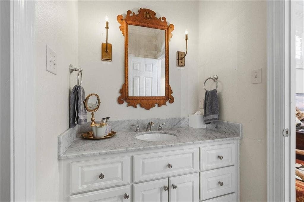 628 Deloache Street, Westworth Village, TX 76114 628 Deloache Street, Westworth Village, TX 76114