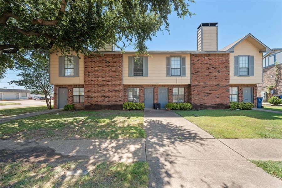 Property photo for 2826 Wimbledon Court, #B, Garland, TX
