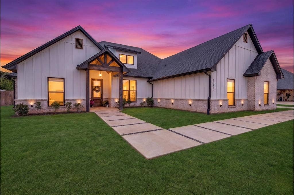 12432 Maplewood Drive, Lindale, TX 75771 12432 Maplewood Drive, Lindale, TX 75771