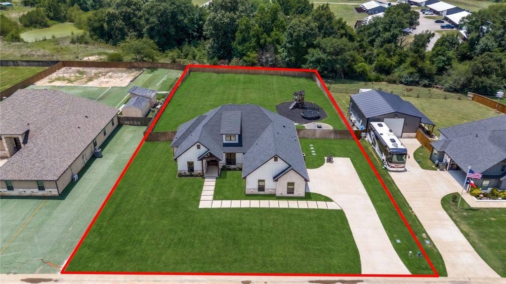 12432 Maplewood Drive, Lindale, TX 75771 12432 Maplewood Drive, Lindale, TX 75771
