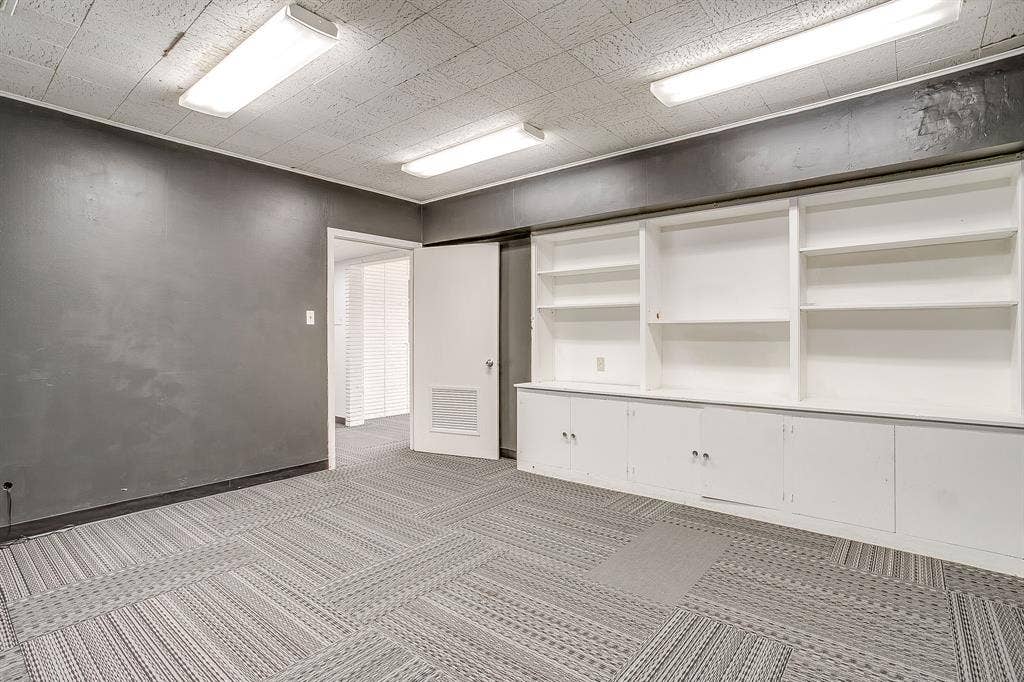 1413 Rio Grande Avenue, Fort Worth, TX 76102 Private office with built-in cabinets