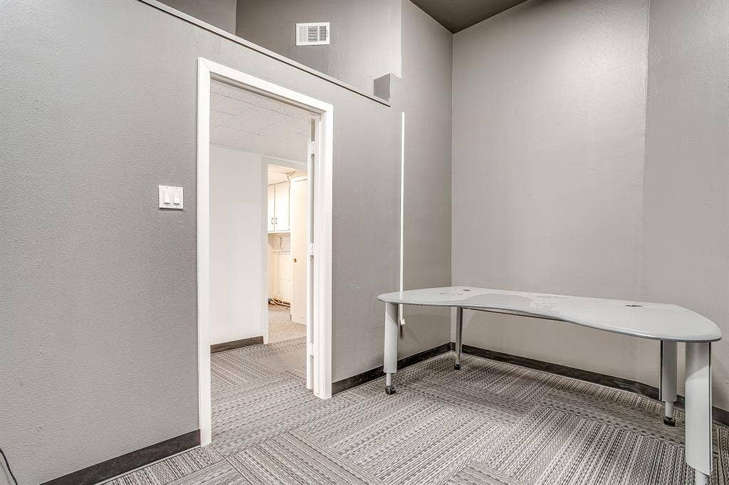 1413 Rio Grande Avenue, Fort Worth, TX 76102 Private Office