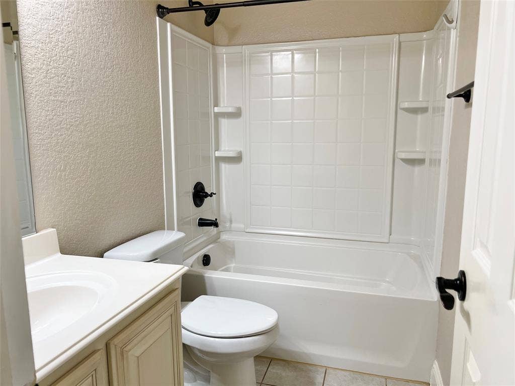 6613 Meadow Glen Drive, Midlothian, TX 76065 6613 Meadow Glen Drive, Midlothian, TX 76065