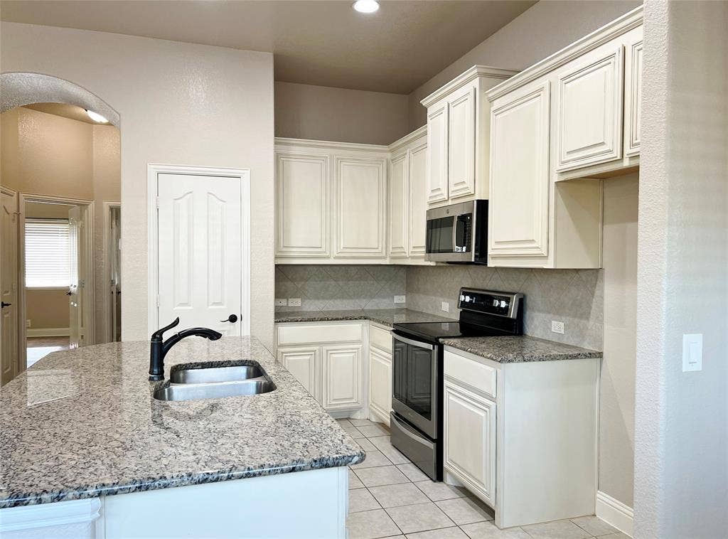 6613 Meadow Glen Drive, Midlothian, TX 76065 6613 Meadow Glen Drive, Midlothian, TX 76065