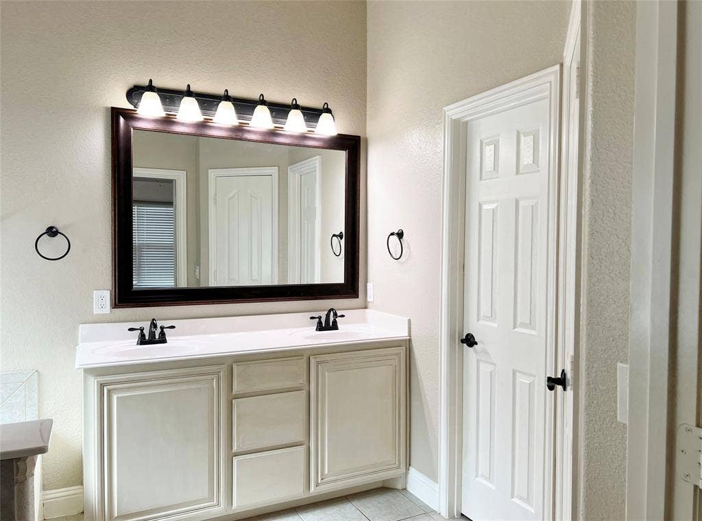 6613 Meadow Glen Drive, Midlothian, TX 76065 6613 Meadow Glen Drive, Midlothian, TX 76065