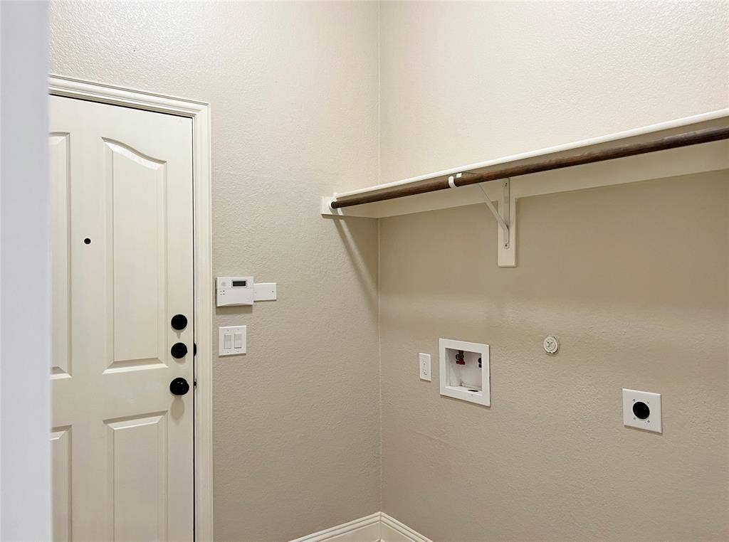 6613 Meadow Glen Drive, Midlothian, TX 76065 6613 Meadow Glen Drive, Midlothian, TX 76065