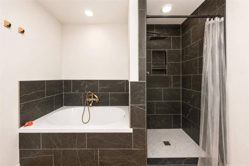 256 Natalie Drive, Grand Prairie, TX 75051 256 Natalie Drive, Grand Prairie, TX 75051
