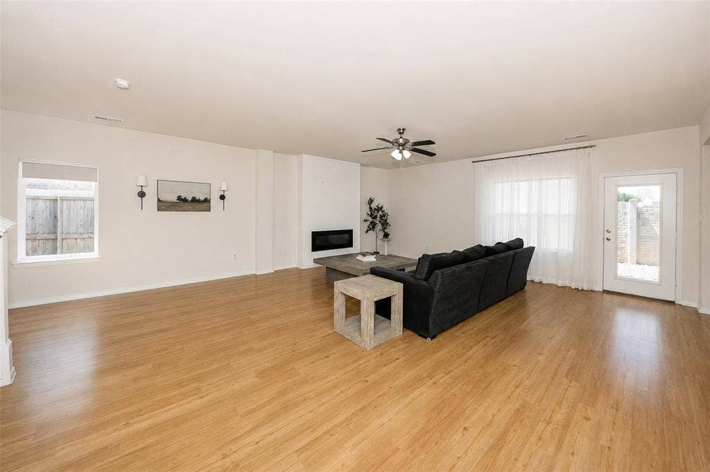 256 Natalie Drive, Grand Prairie, TX 75051 256 Natalie Drive, Grand Prairie, TX 75051