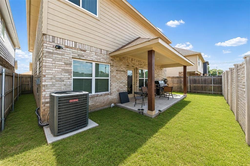 256 Natalie Drive, Grand Prairie, TX 75051 256 Natalie Drive, Grand Prairie, TX 75051