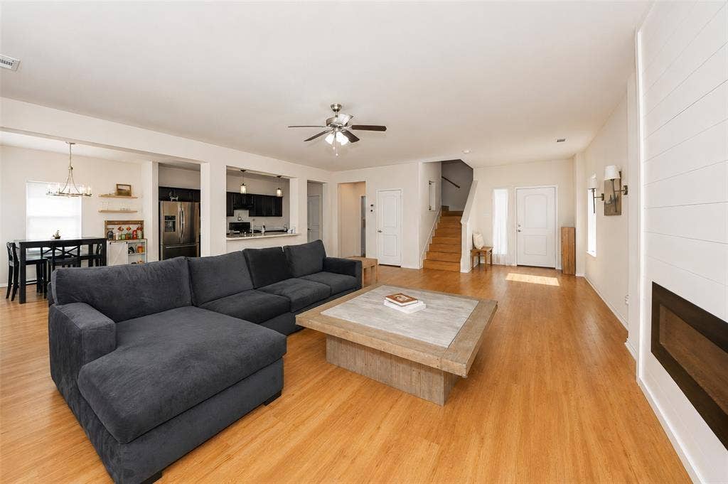 256 Natalie Drive, Grand Prairie, TX 75051 256 Natalie Drive, Grand Prairie, TX 75051
