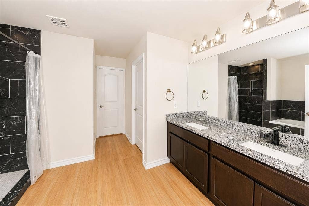256 Natalie Drive, Grand Prairie, TX 75051 256 Natalie Drive, Grand Prairie, TX 75051