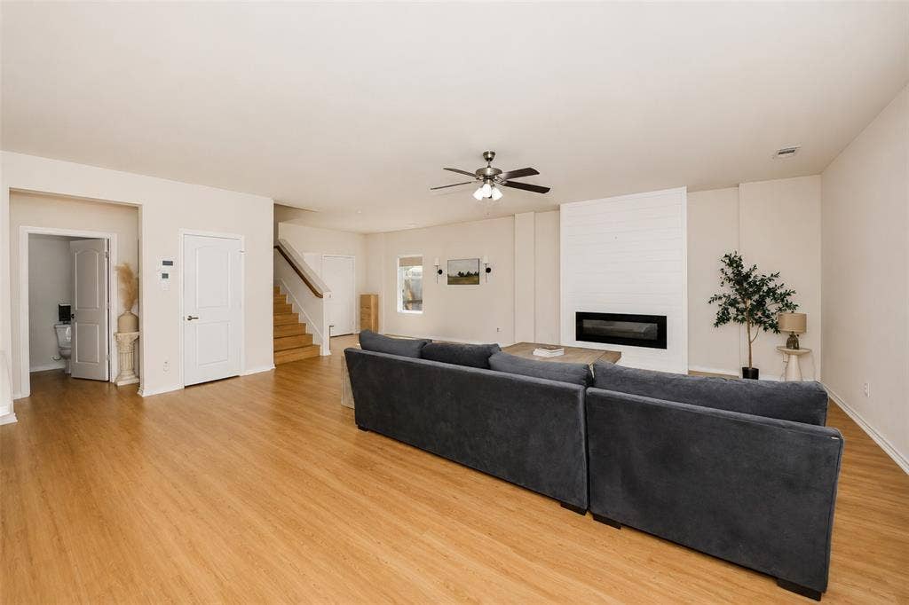 256 Natalie Drive, Grand Prairie, TX 75051 256 Natalie Drive, Grand Prairie, TX 75051
