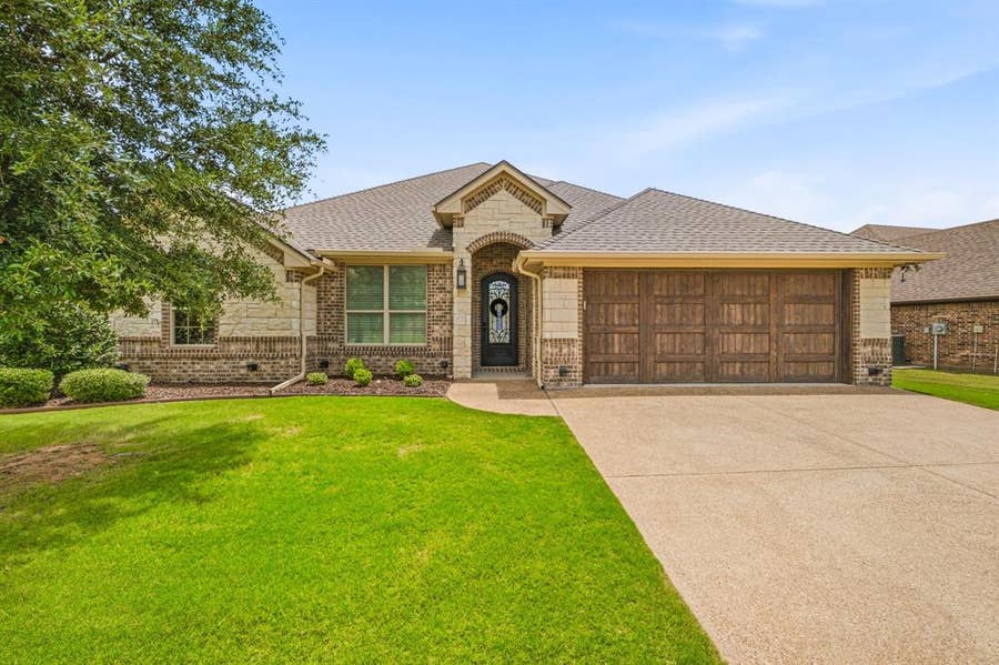 Property photo for 1010 Anna Circle, Granbury, TX