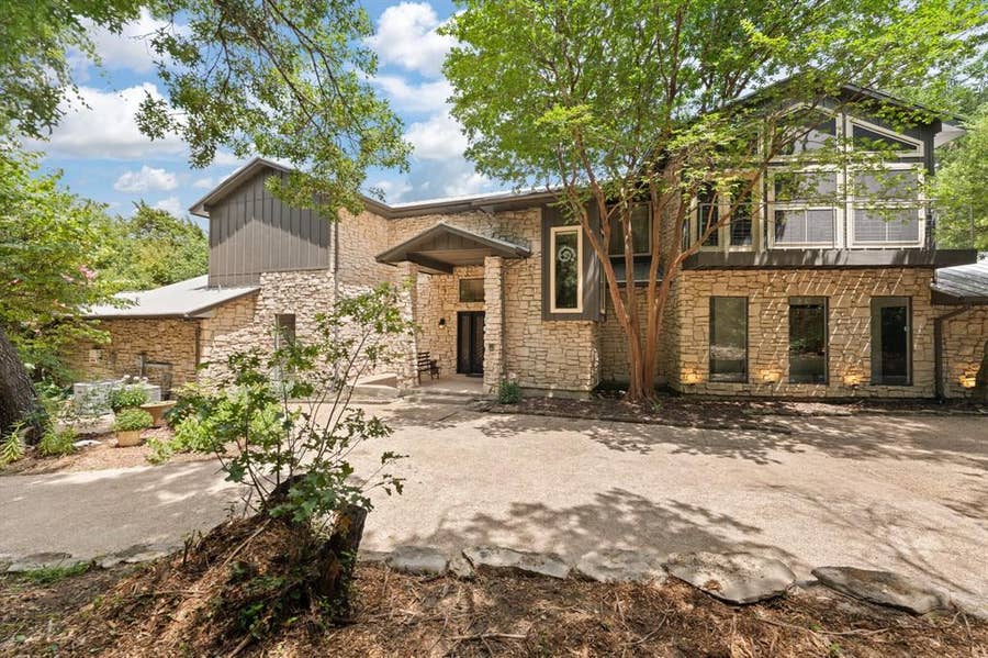 Property photo for 613 Armadillo Court, Cedar Hill, TX