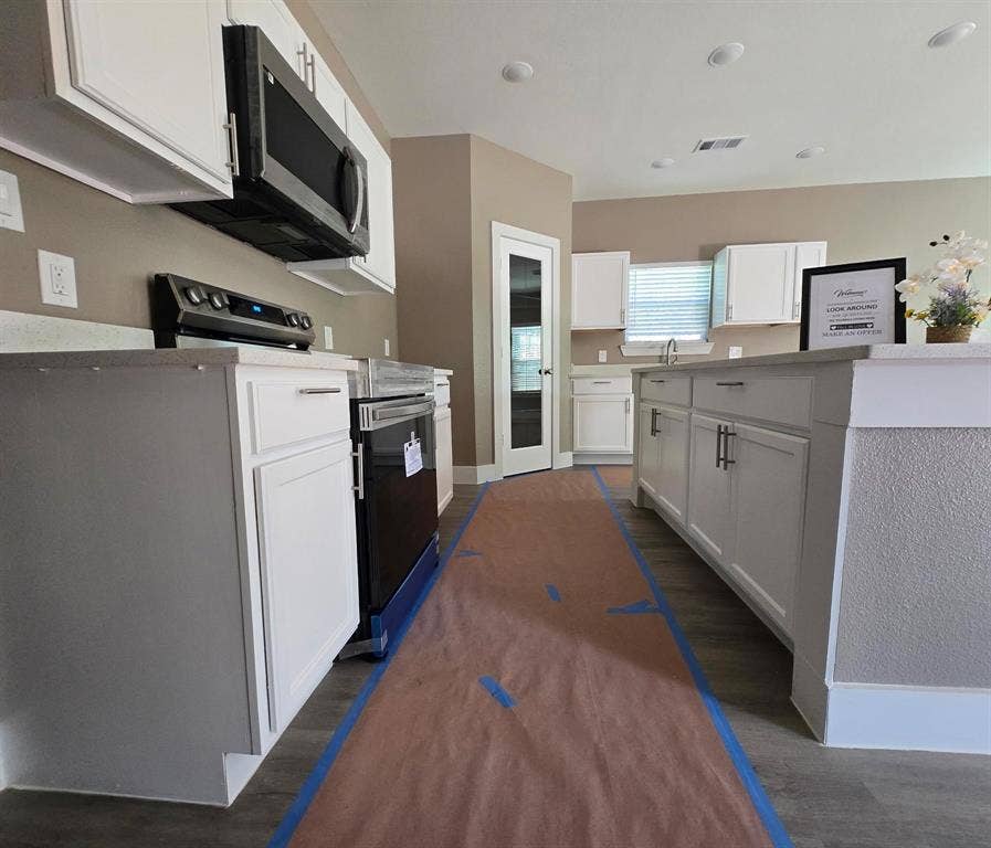 3513 Tomahawk Drive, Granbury, TX 76048 3513 Tomahawk Drive, Granbury, TX 76048