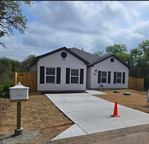 3513 Tomahawk Drive, Granbury, TX 76048 3513 Tomahawk Drive, Granbury, TX 76048