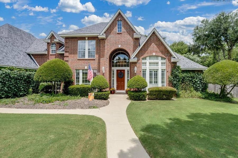 Property photo for 3025 Keri Lane, Midlothian, TX