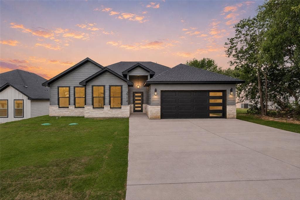 2714 Steepleridge Circle, Granbury, TX 76048 2714 Steepleridge Circle, Granbury, TX 76048