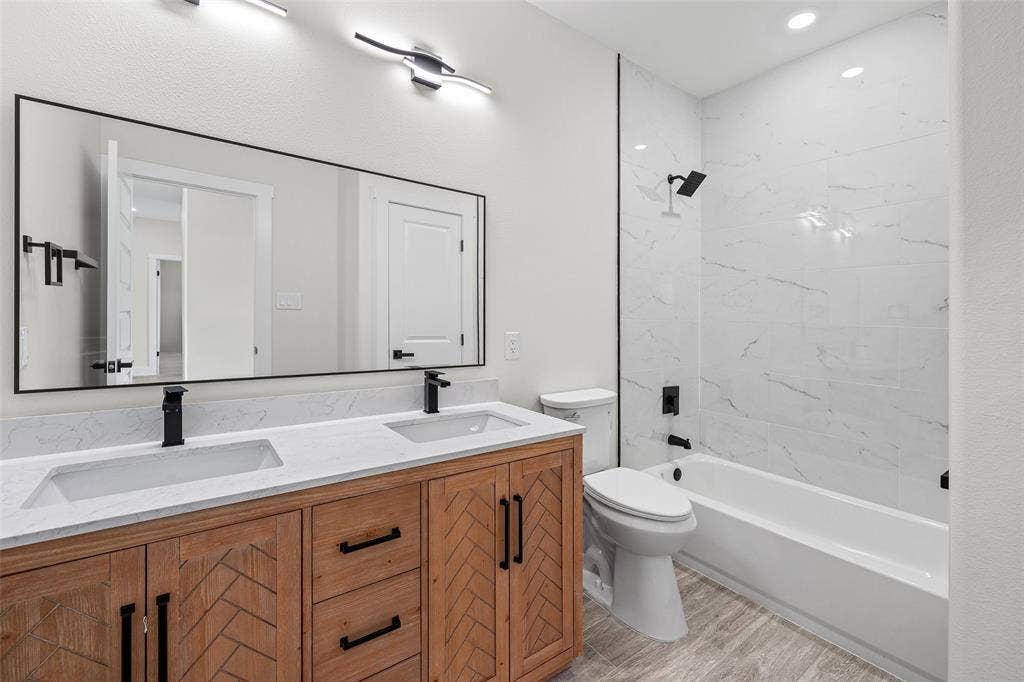 2714 Steepleridge Circle, Granbury, TX 76048 2714 Steepleridge Circle, Granbury, TX 76048