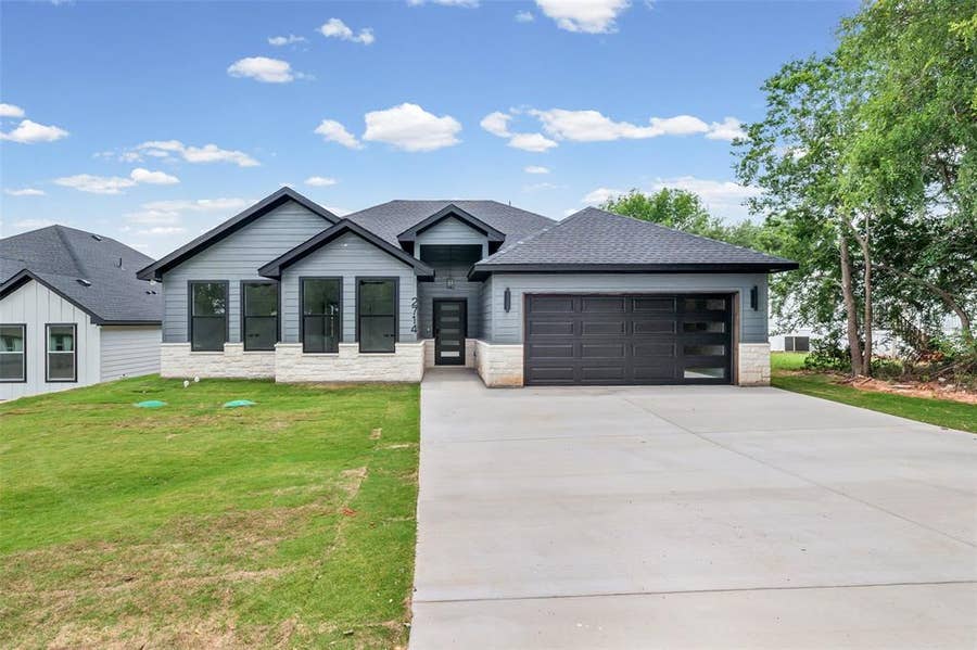 Property photo for 2714 Steepleridge Circle, Granbury, TX