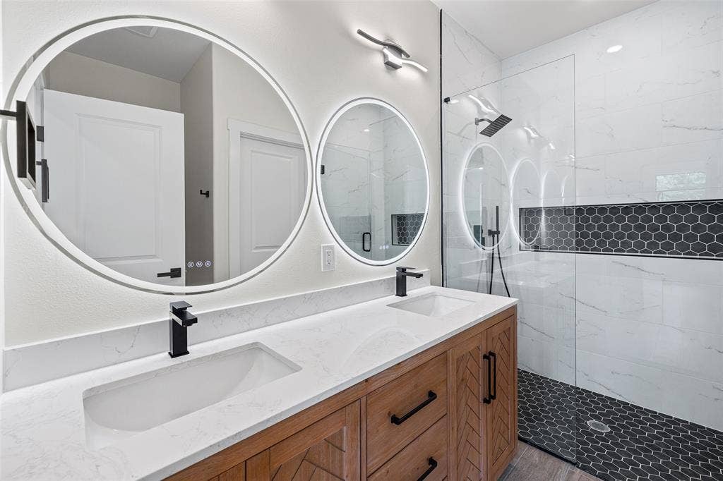 2714 Steepleridge Circle, Granbury, TX 76048 2714 Steepleridge Circle, Granbury, TX 76048