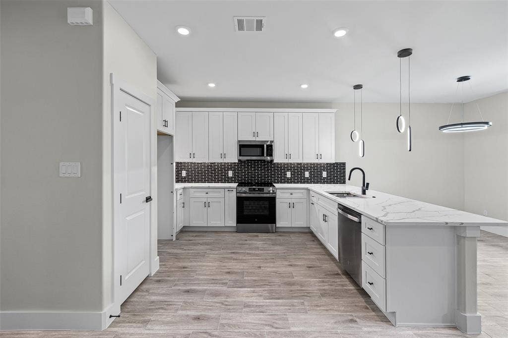 2714 Steepleridge Circle, Granbury, TX 76048 2714 Steepleridge Circle, Granbury, TX 76048
