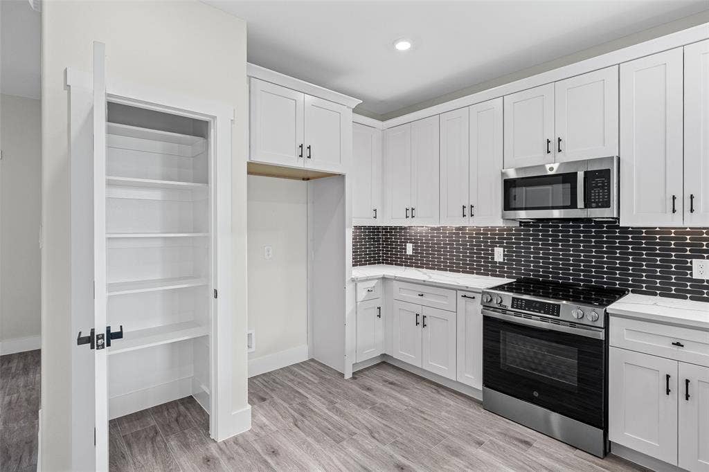 2714 Steepleridge Circle, Granbury, TX 76048 2714 Steepleridge Circle, Granbury, TX 76048