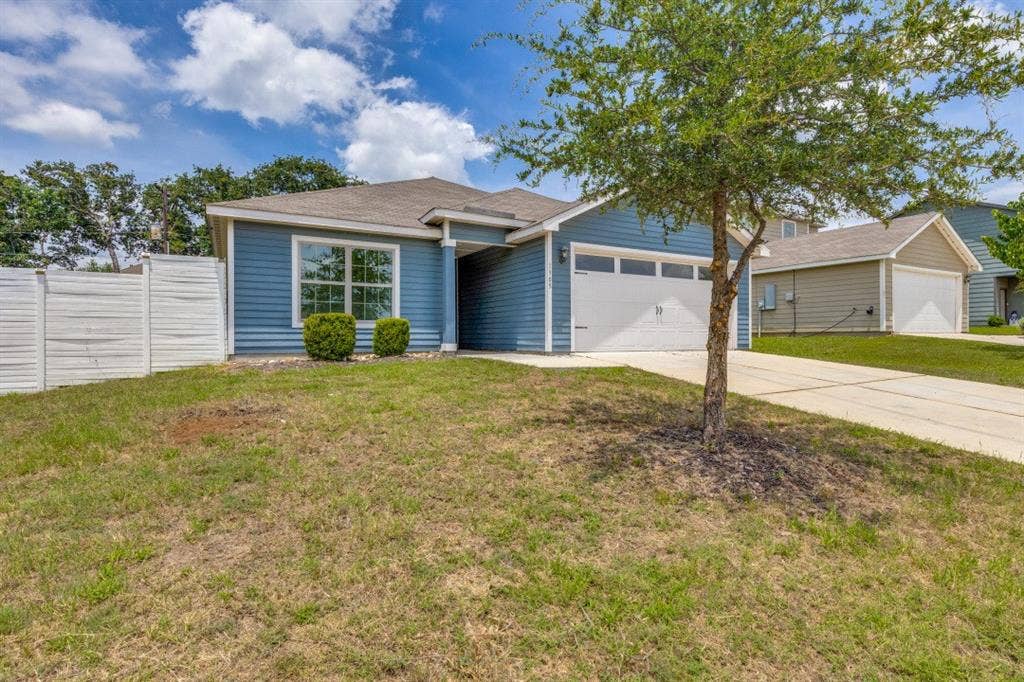 1305 Eagle Lake Drive, Azle, TX 76020 1305 Eagle Lake Drive, Azle, TX 76020