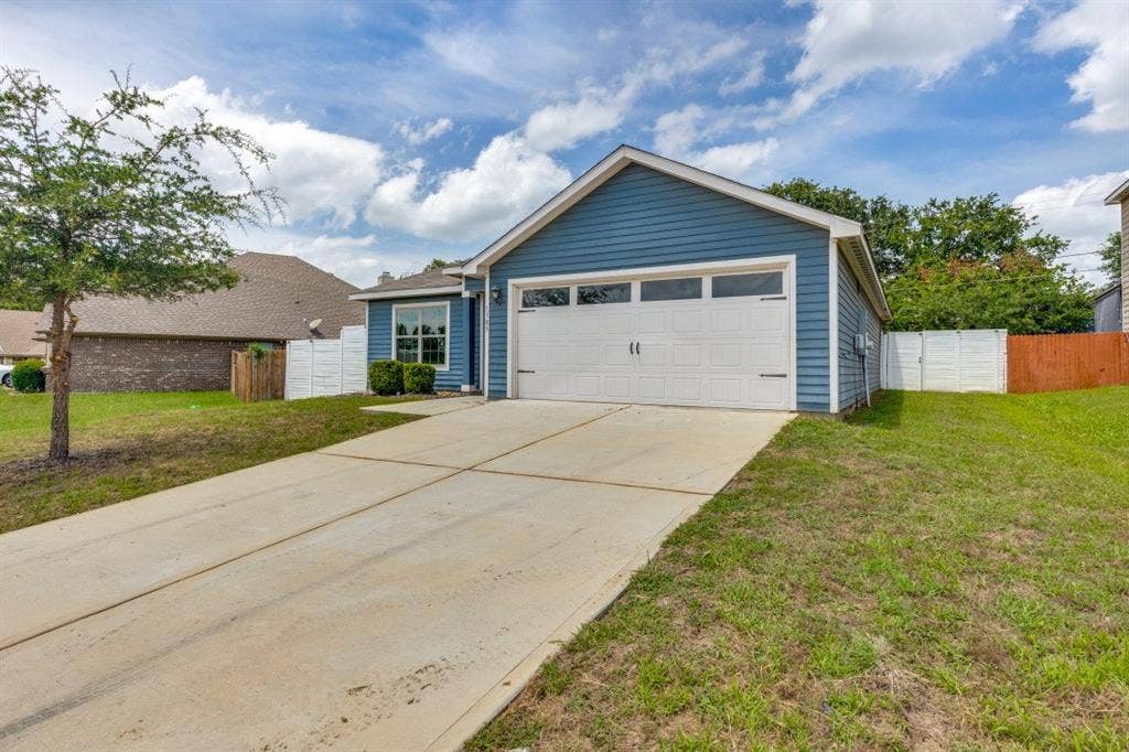 1305 Eagle Lake Drive, Azle, TX 76020 1305 Eagle Lake Drive, Azle, TX 76020