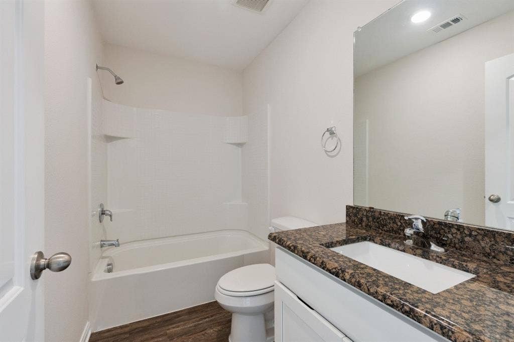 1305 Eagle Lake Drive, Azle, TX 76020 Secondary bathroom