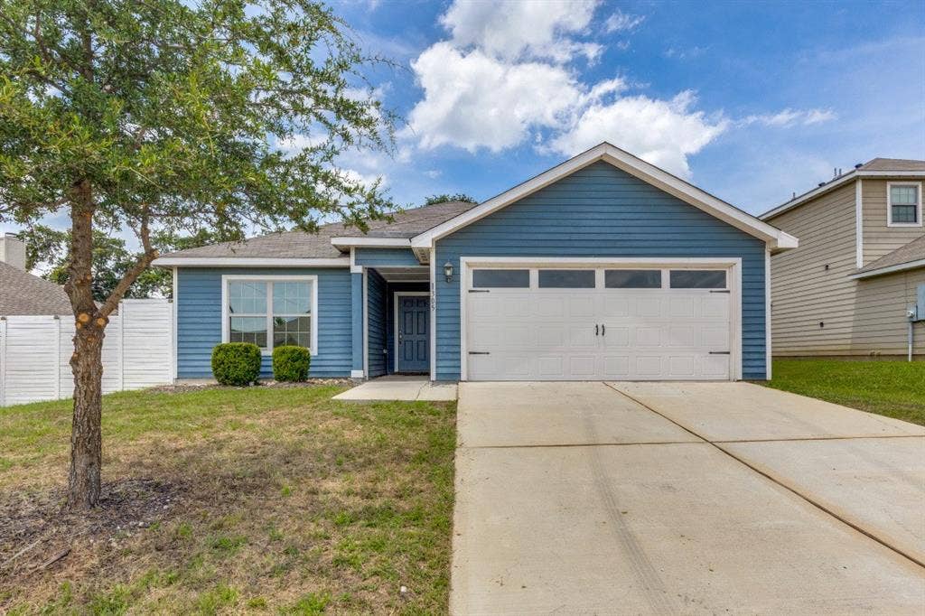 1305 Eagle Lake Drive, Azle, TX 76020 1305 Eagle Lake Drive, Azle, TX 76020