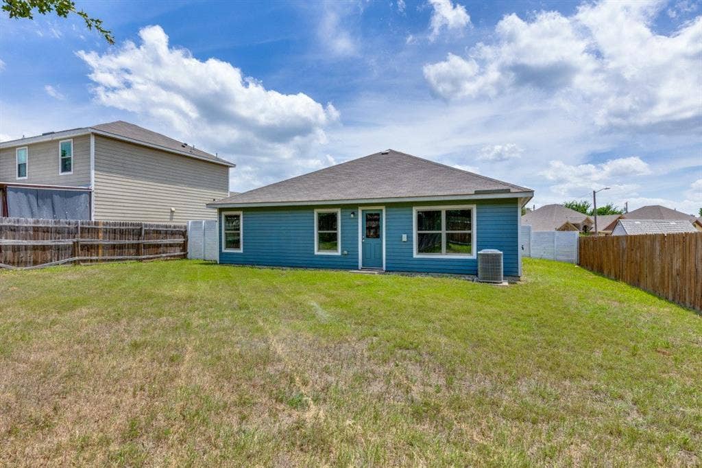 1305 Eagle Lake Drive, Azle, TX 76020 1305 Eagle Lake Drive, Azle, TX 76020
