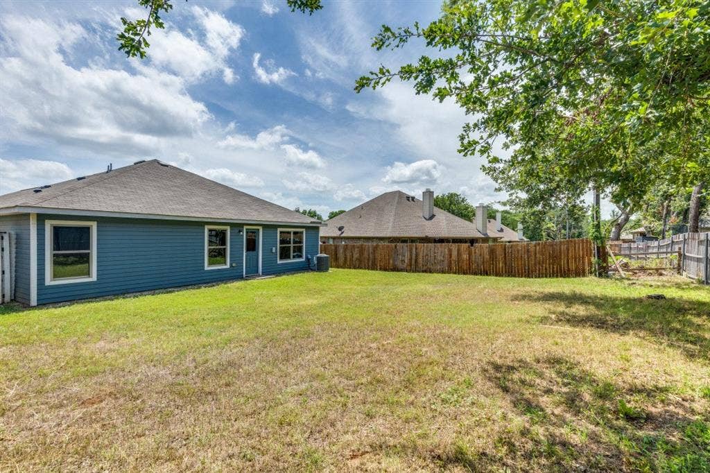 1305 Eagle Lake Drive, Azle, TX 76020 1305 Eagle Lake Drive, Azle, TX 76020