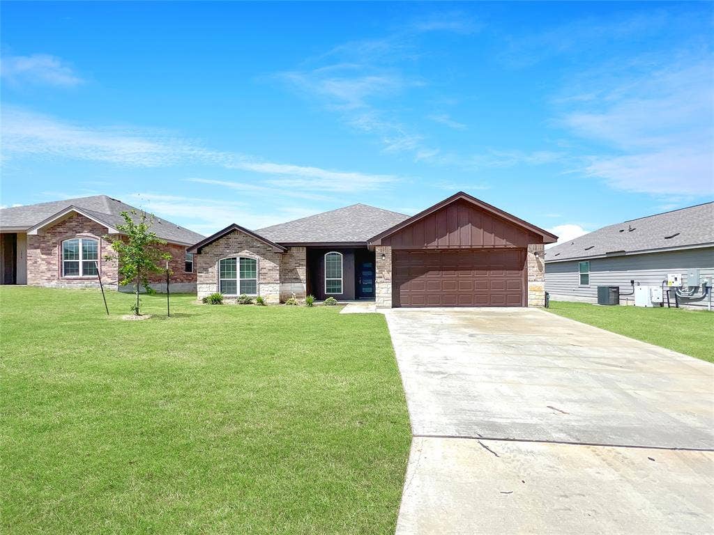 1210 Campbelton Drive, Temple, TX 76504 Single-story residence featuring a mixed-material facade with stone and brick accents