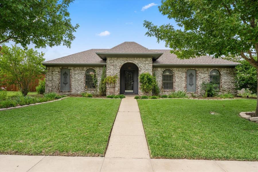 Property photo for 821 Baxter Drive, Plano, TX
