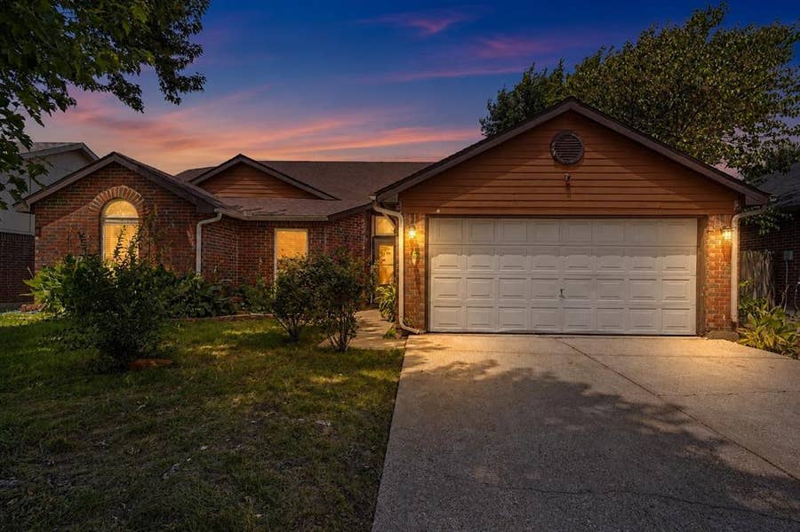 Property photo for 7949 Waterside Trail, Fort Worth, TX