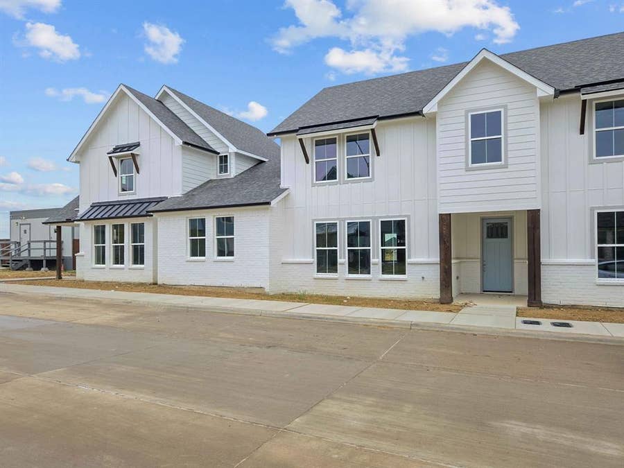 Property photo for 9700 Thorncrown Lane, Fort Worth, TX
