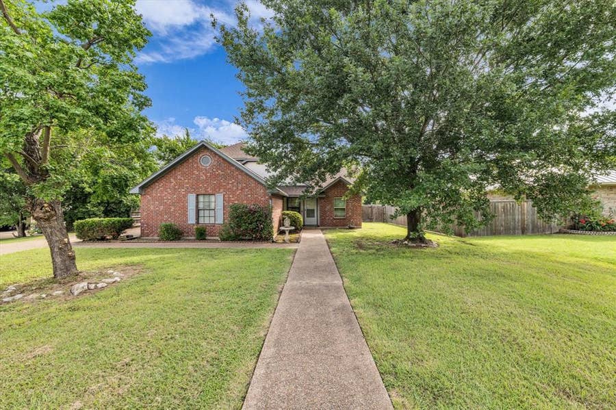 Property photo for 115 Turtle Cove Drive, Elm Mott, TX