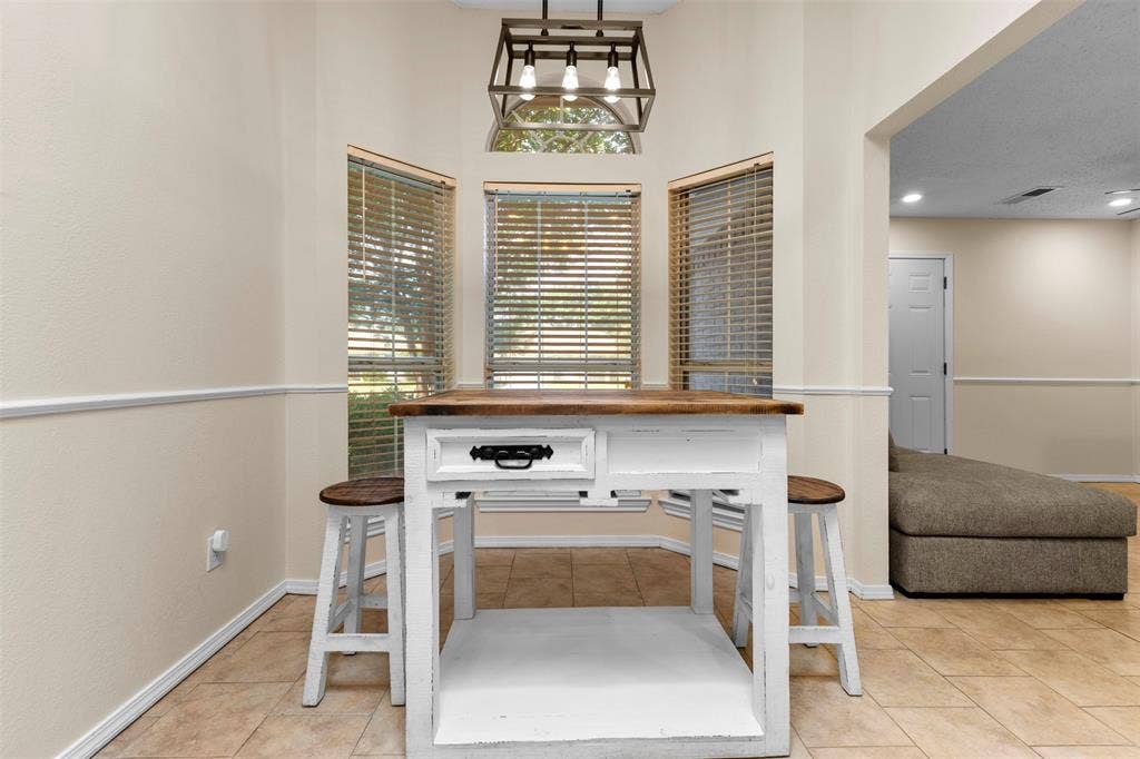 1006 Park Place Boulevard, Midlothian, TX 76065