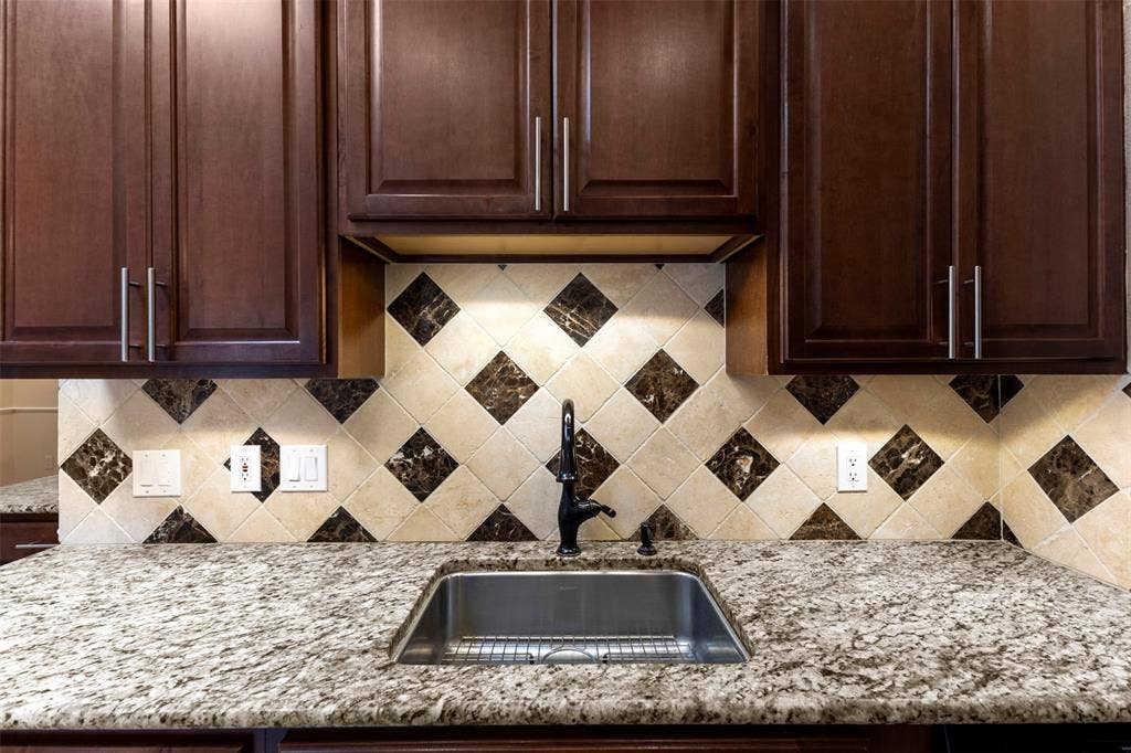 1006 Park Place Boulevard, Midlothian, TX 76065
