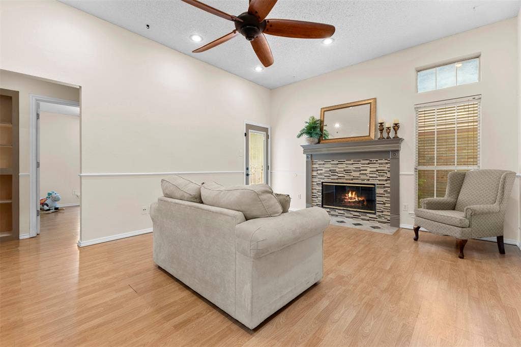 1006 Park Place Boulevard, Midlothian, TX 76065