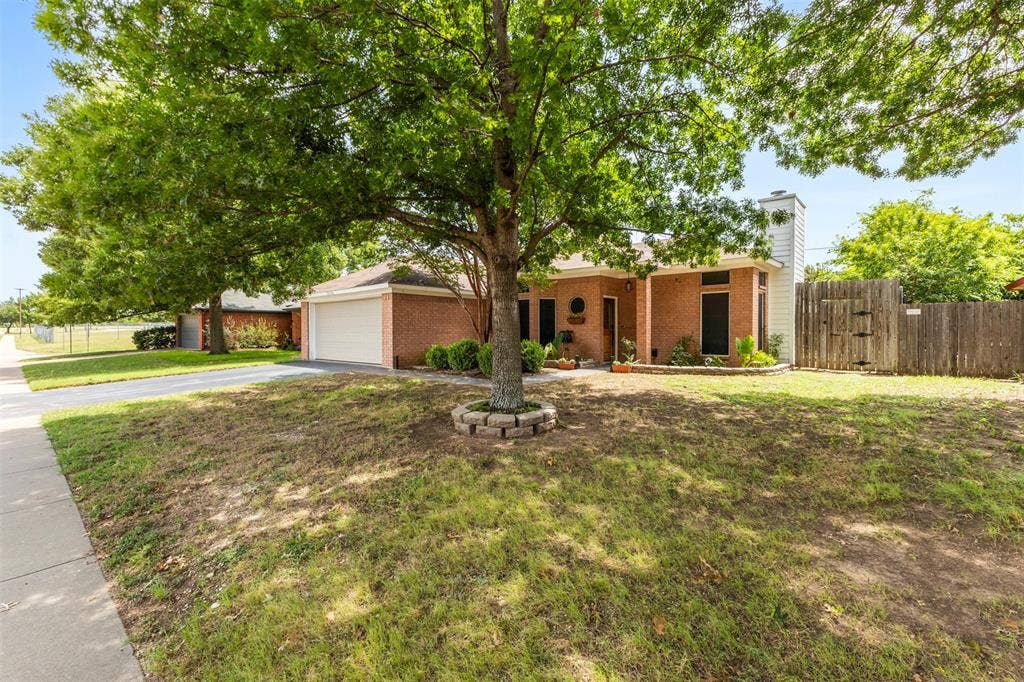1006 Park Place Boulevard, Midlothian, TX 76065