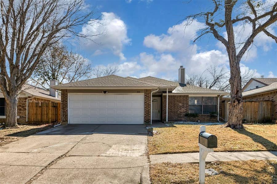 Property photo for 200 Caprock Drive, Arlington, TX