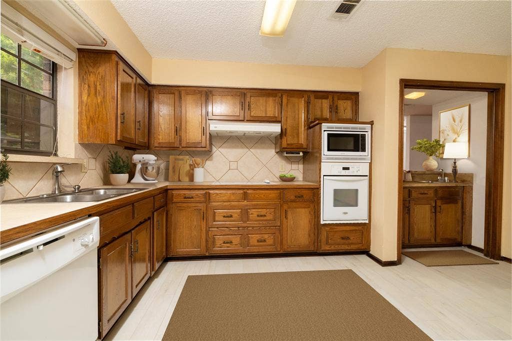 1211 Brookfield Lane, Mansfield, TX 76063 1211 Brookfield Lane, Mansfield, TX 76063