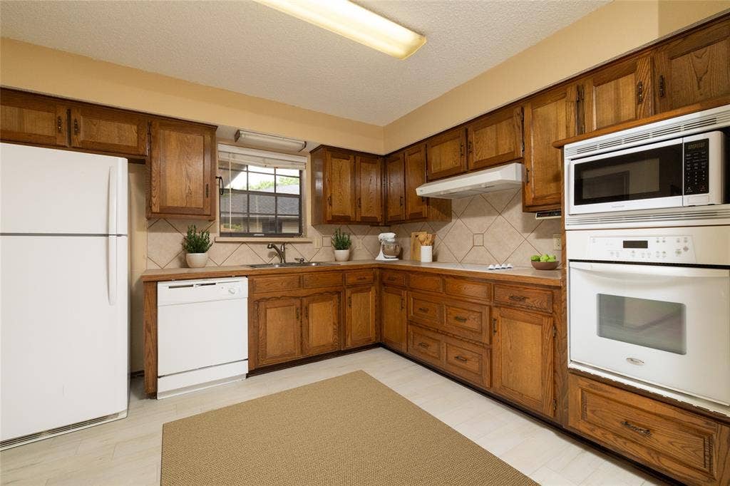 1211 Brookfield Lane, Mansfield, TX 76063 1211 Brookfield Lane, Mansfield, TX 76063